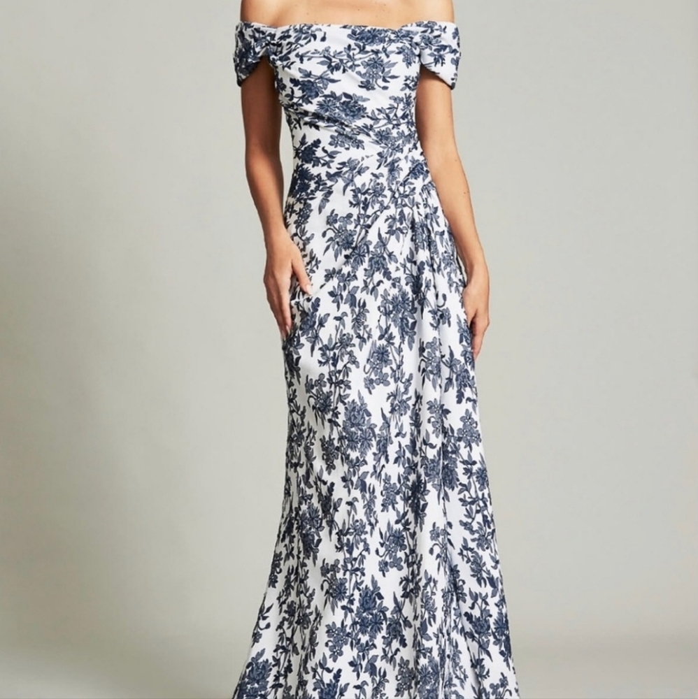 Tadashi Shoji Airi Off-Shoulder Gown Navy and White Stretch Jacquard Size 8